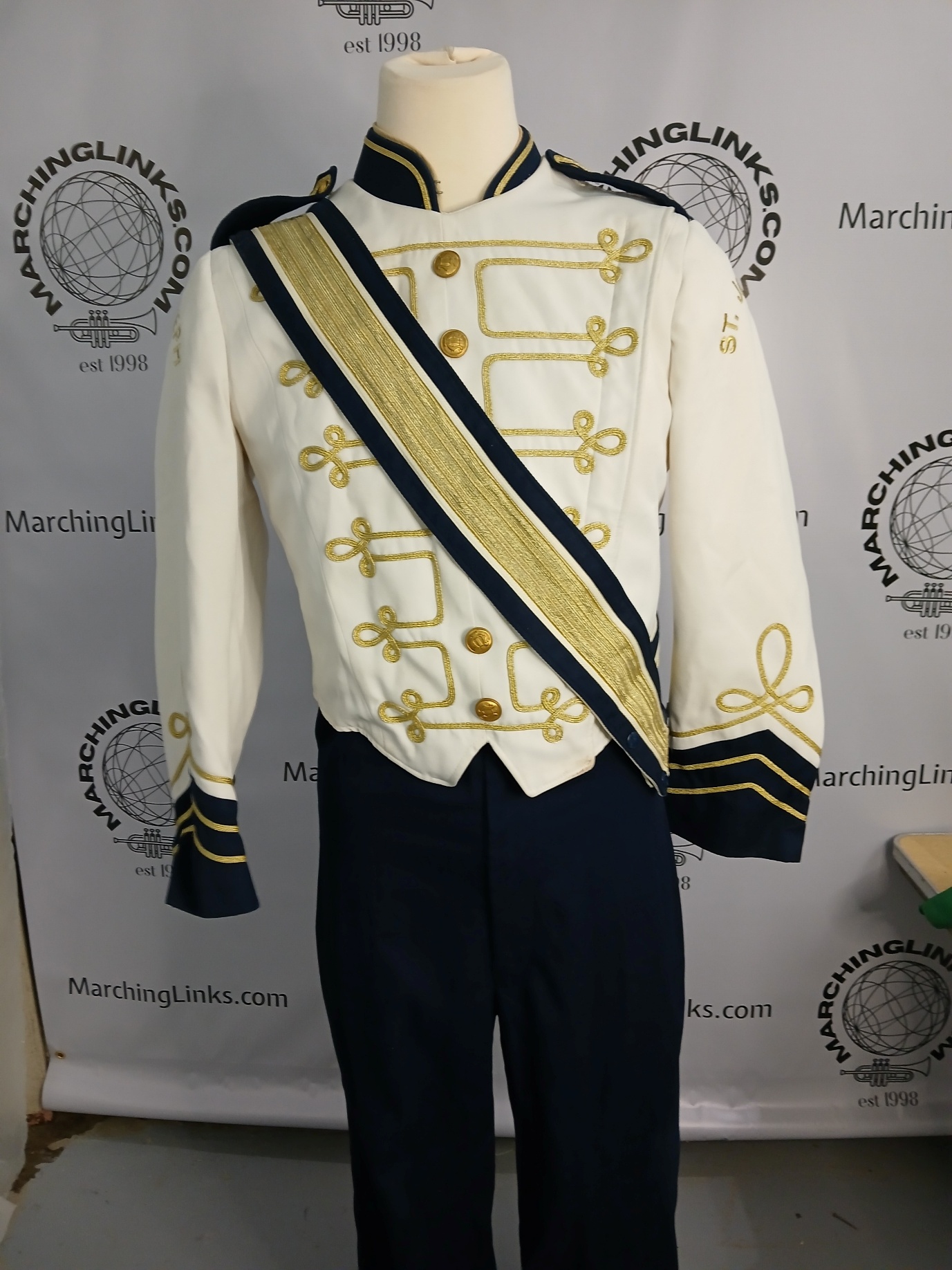 160 Traditional Navy, White and Gold