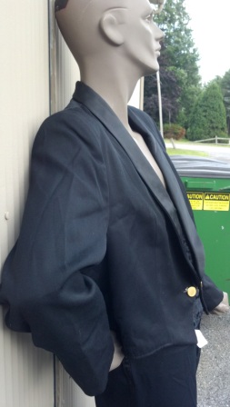 Short, cadet-style jacket, fully lined with single closure. Satin shawl