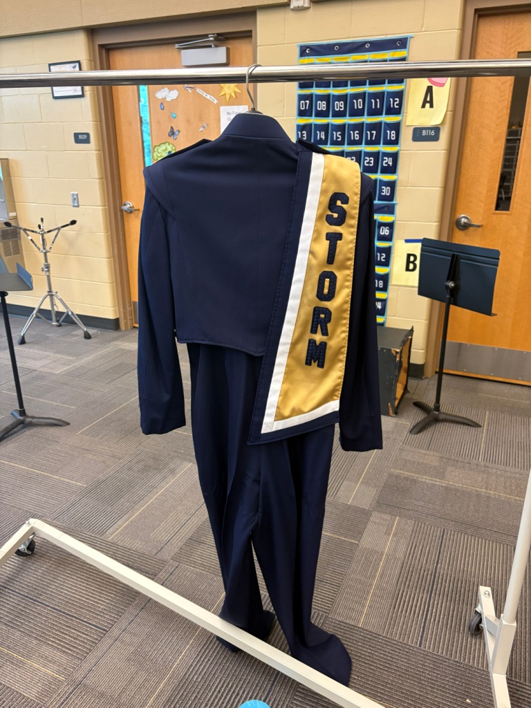 179 Jackets, bibbers, capes and shakos